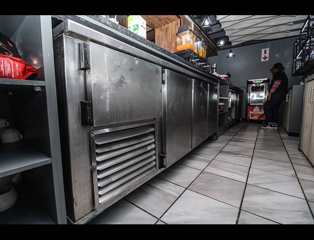 391M² BUSINESS FOR SALE IN UITENHAGE CENTRAL